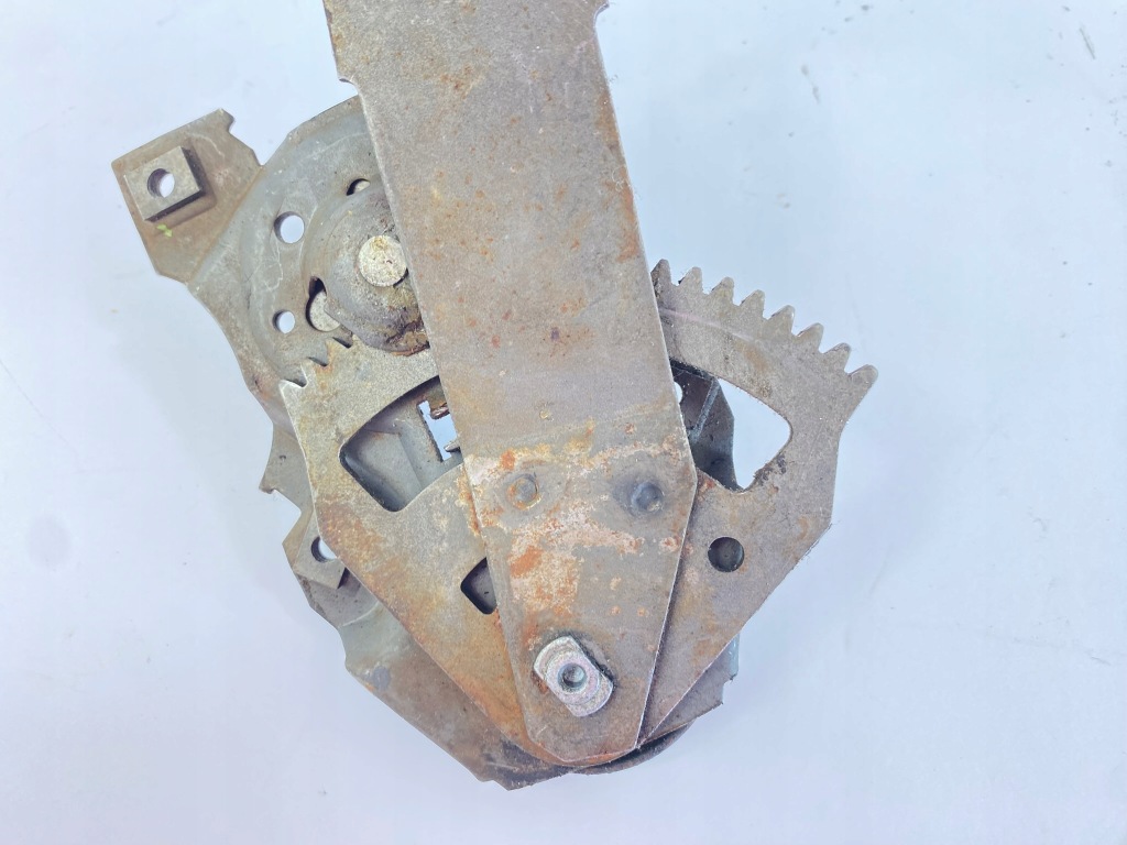 Подъемник механизм стекло правый задний  задний ручной механический mercedes w123 Оригинал