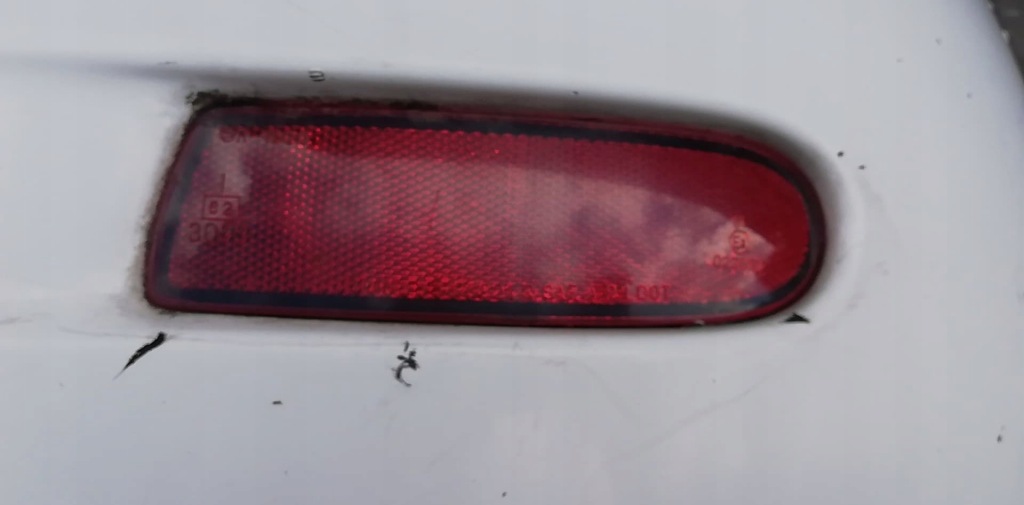 фото №2, Відбивач правий бампера задня mazda 323c 91- oryg