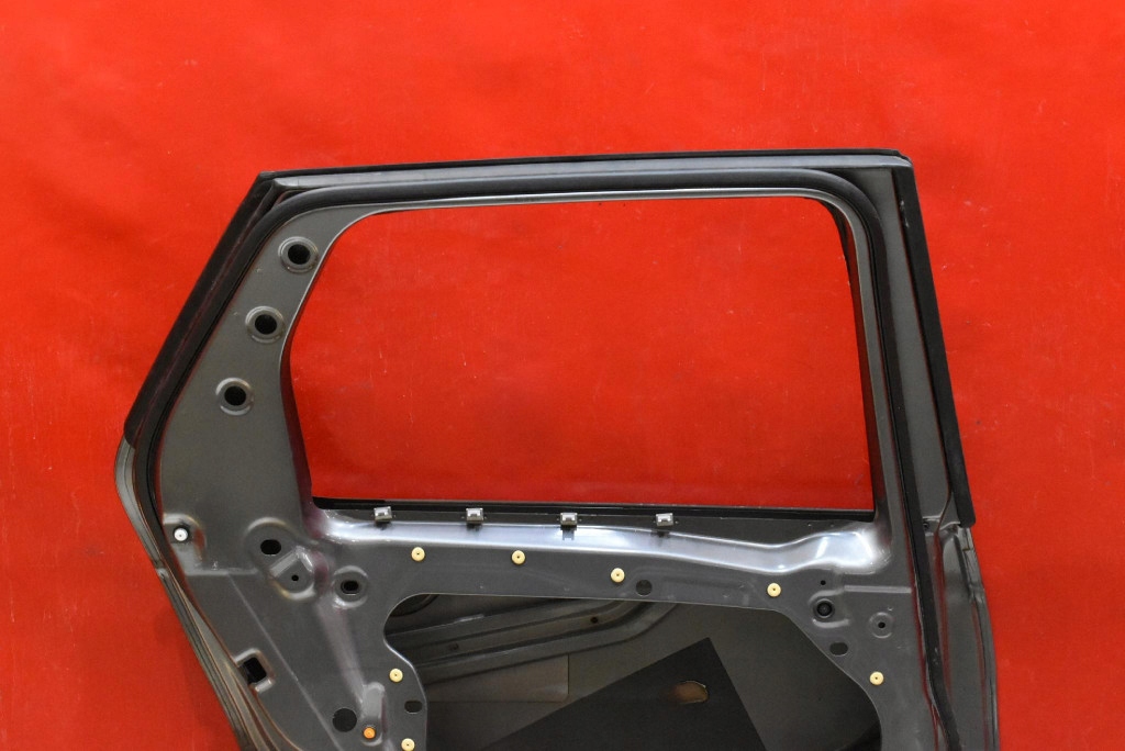 фото №16, Дверь левая задняя задние серые land rover discovery 5 v sport 14-19