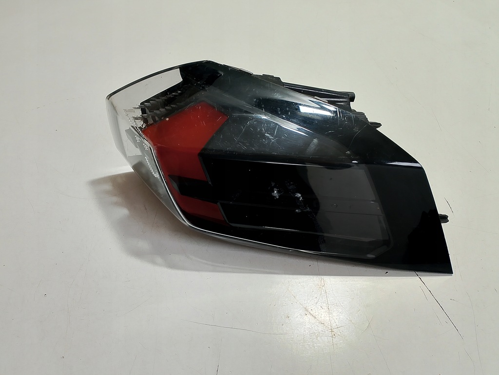 фото №1, Peugeot 2008 ii лампа права задня w крила