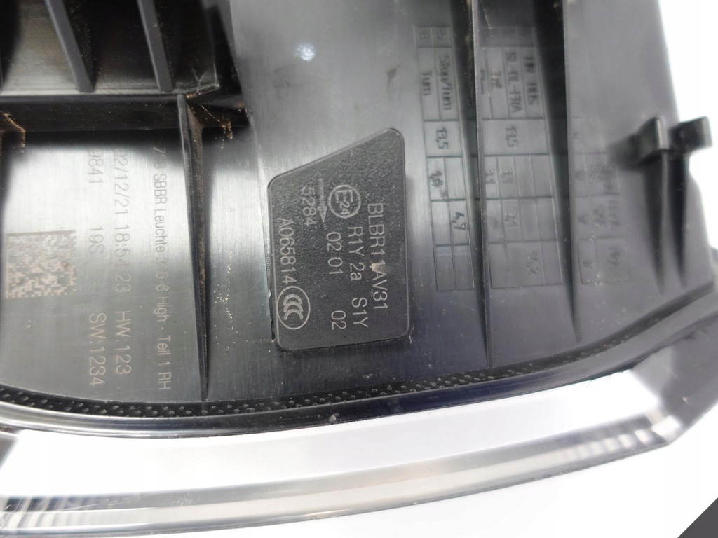 фото №11, Vw id.4 id4 11a 20- лампа led high iq.light права