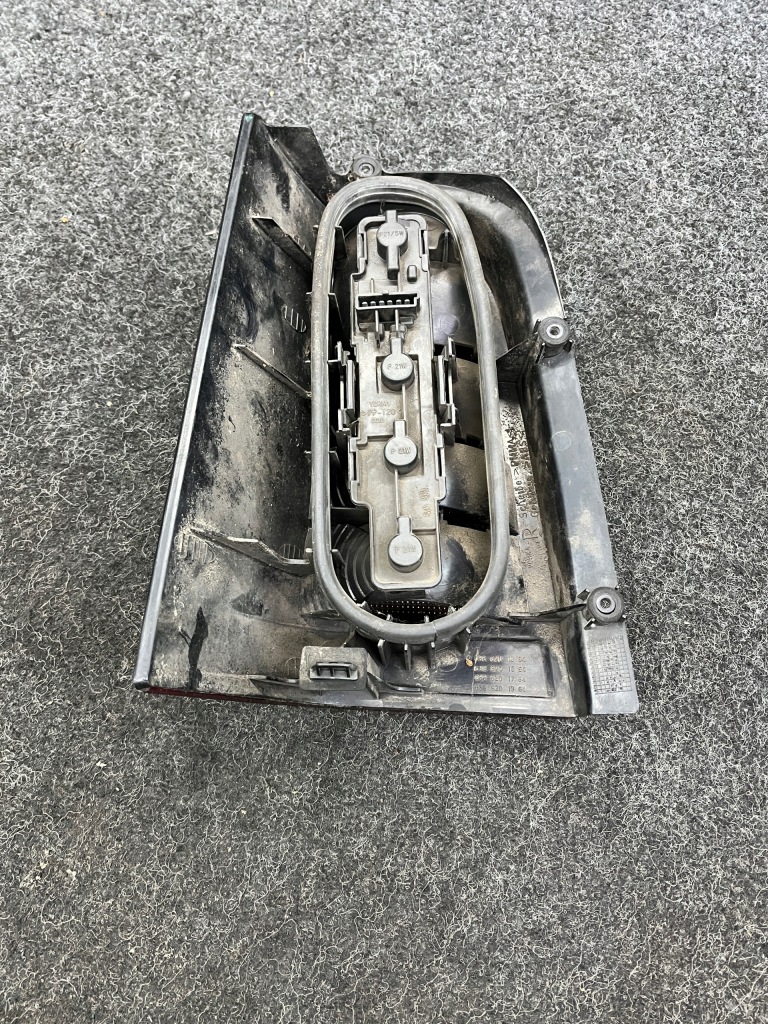 Mercedes vito w638 лампа правый задний  оригинальный номер европа 6388201364 Цена