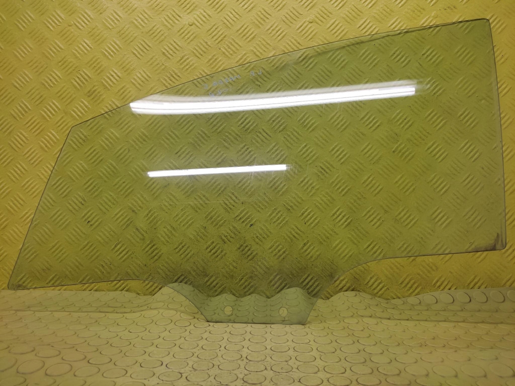 фото №1, Mazda 5 стекло дверь левый перед