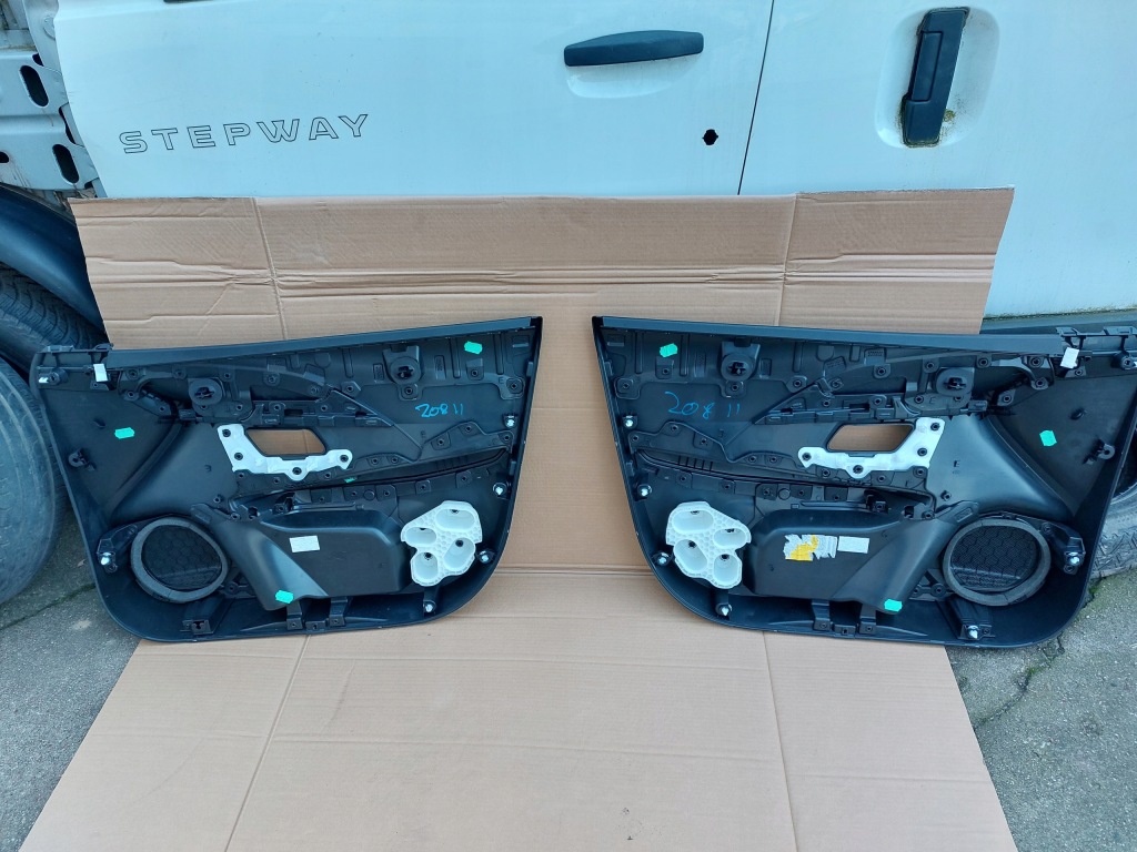 фото №4, Оббивка двері обшивка peugeot 208 ii 19- перед