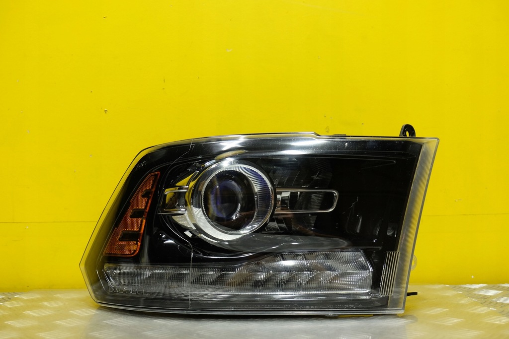 фото №1, Dodge ram 2013- фара лампа перед правая обычная с led usa