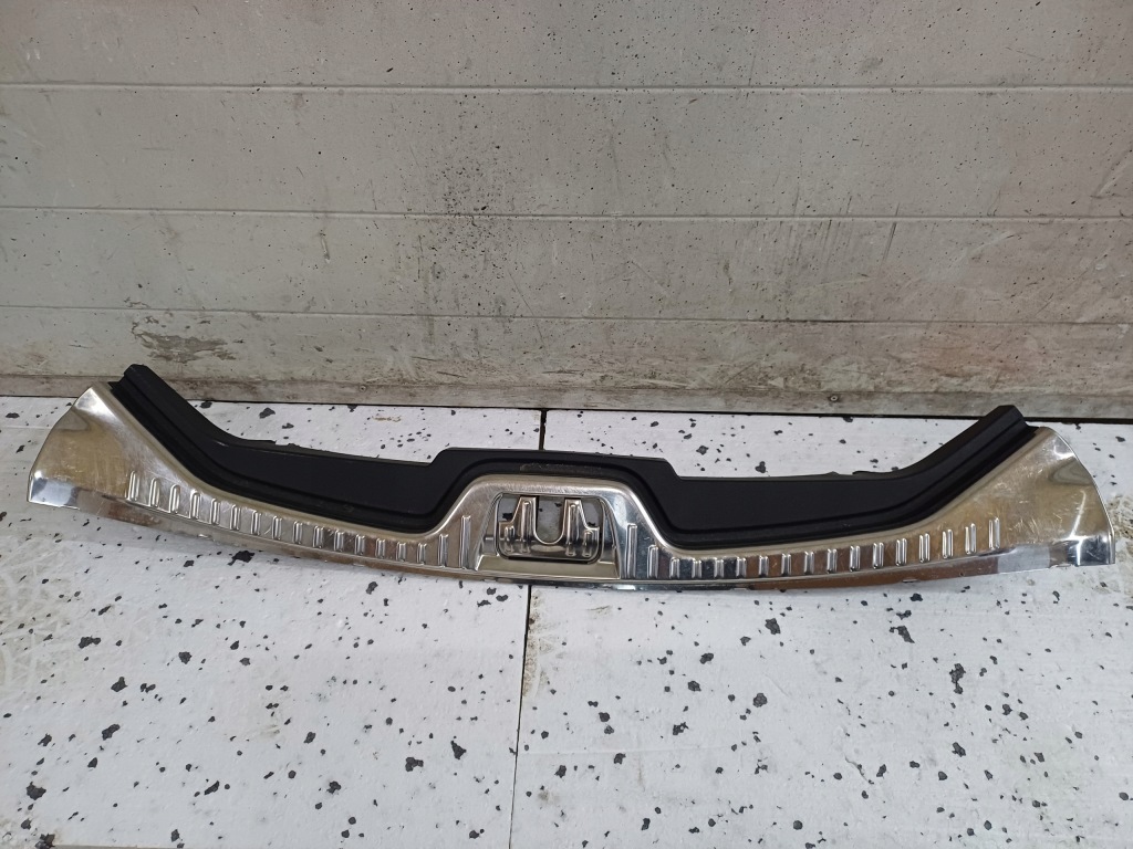 Купити Volvo v60 2013- пластик поперечина заднього 31307738