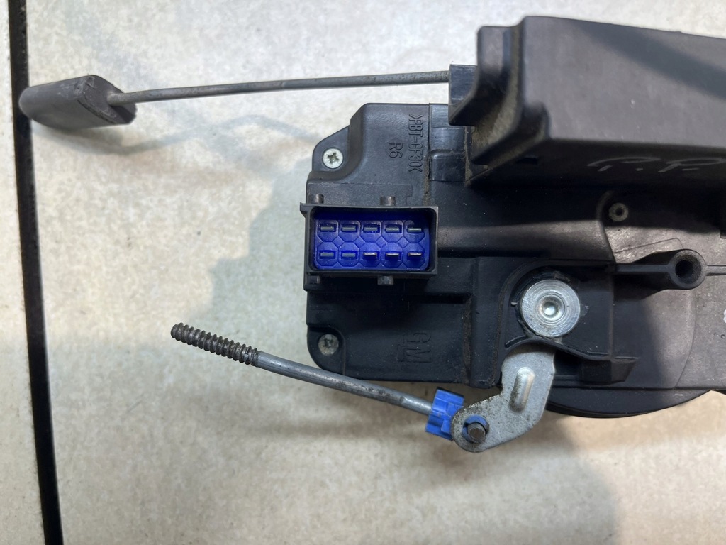 фото №9, Замок дверь правый перед 3pin opel vivaro i 2.5 cdti 8200008248