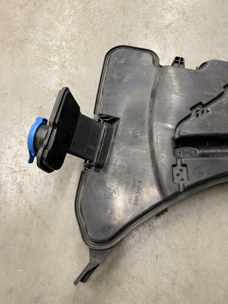 Купить Бачок омывателя bmw g30 g31 оригинал 10543512