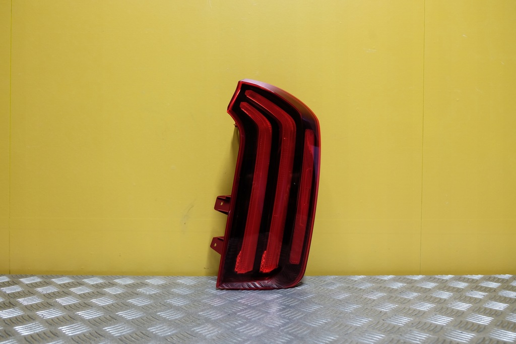 фото №1, Kia telluride 2020- лампа задня led права usa