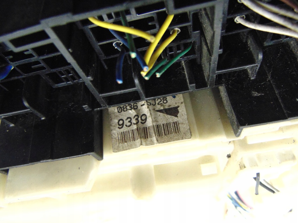 фото №7, Коробка предохранителей toyota rav4 iii 2.2d europa