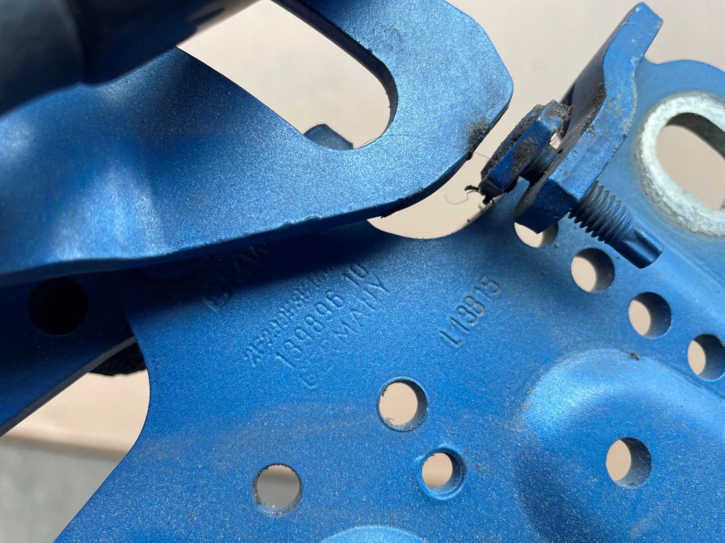 фото №5, Bmw f30 петля капот лівий амортизатор 13989610