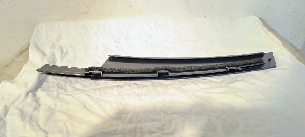 Молдинг дверь левый перед polestar ii с Разборки