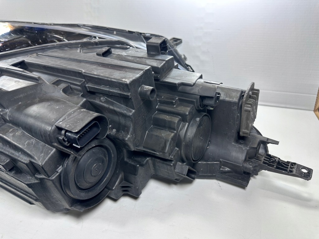 Kuga mk3 фара правый  левая led lv4b-13e015-ca lv4b-13e014-ca Недорого