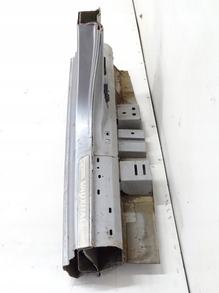 фото №2, Opel insignia a поріг правий z179