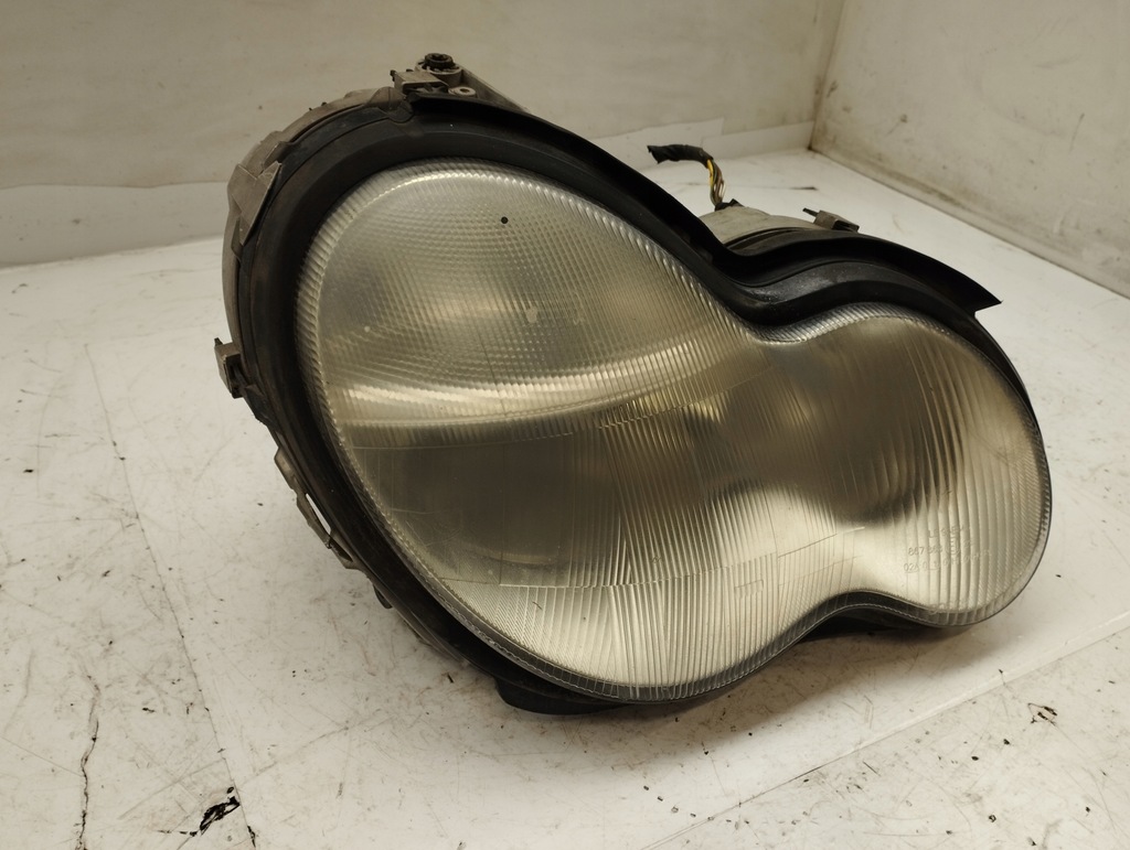 фото №11, Mercedes w203 лампа правая передняя a2038200261