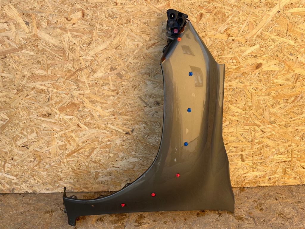 фото №1, Toyota hilux 18- крыло левый передний перед