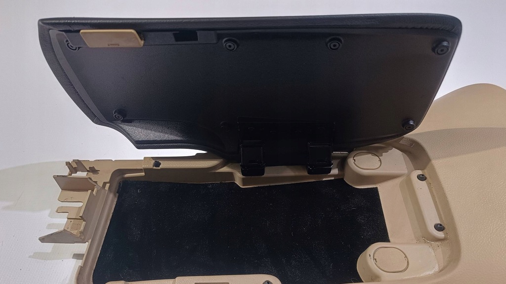 фото №11, Туннель средний подлокотник петля каркас chevrolet corvette c6 2005r-