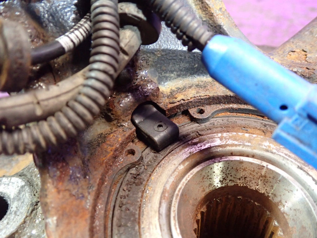 Peugeot 301 16-21 1.6 поворотный кулак перед правый  ступица под abs 270mm с Разборки