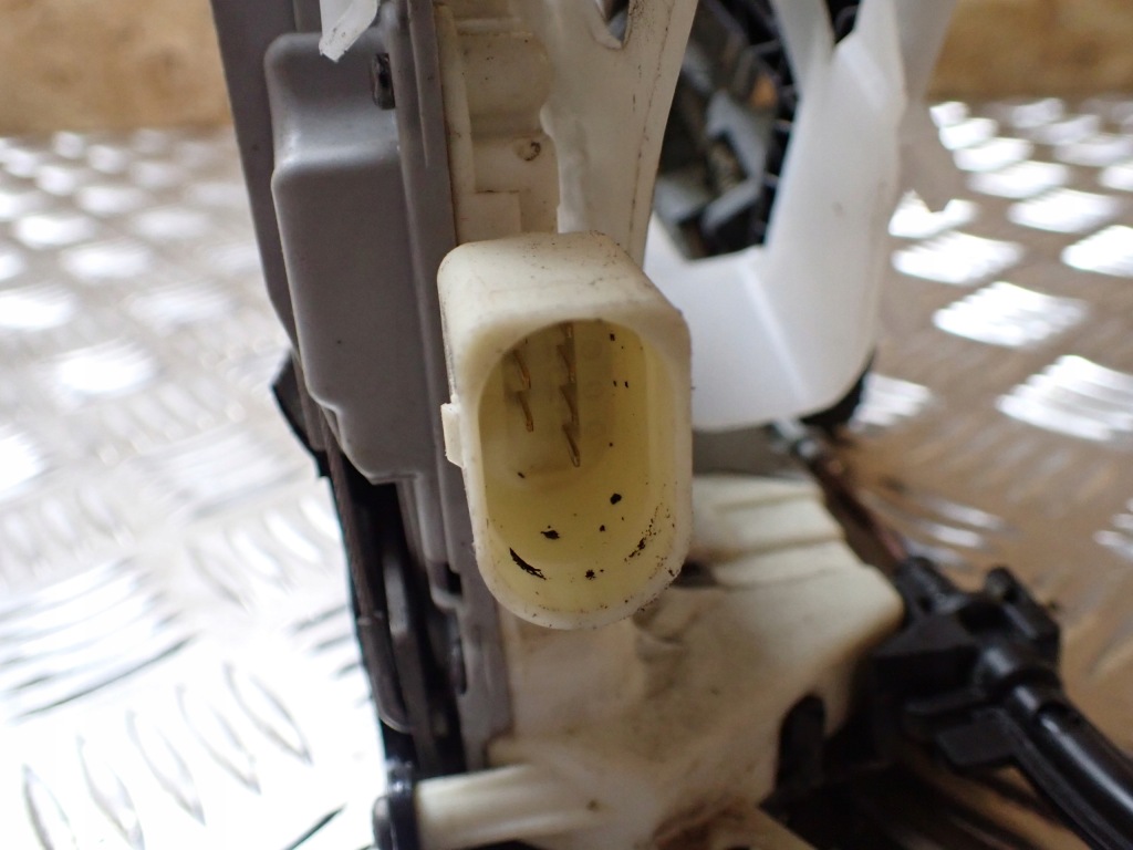 фото №5, Замок дверь левый задняя vw passat b7 2.0 tdi sedan 10294