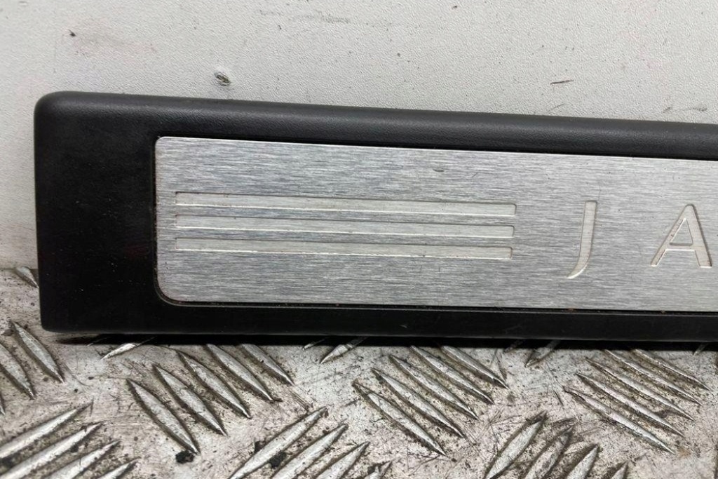 фото №9, Передня права молдинг декоративна поріг jaguar xf x250 8x2313200af 2.72l