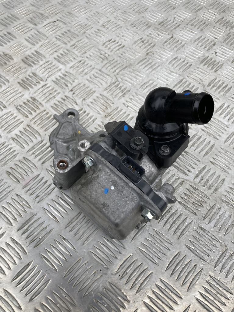 Насос воды патрубок toyota yaris iv 20- 1.5 Недорого