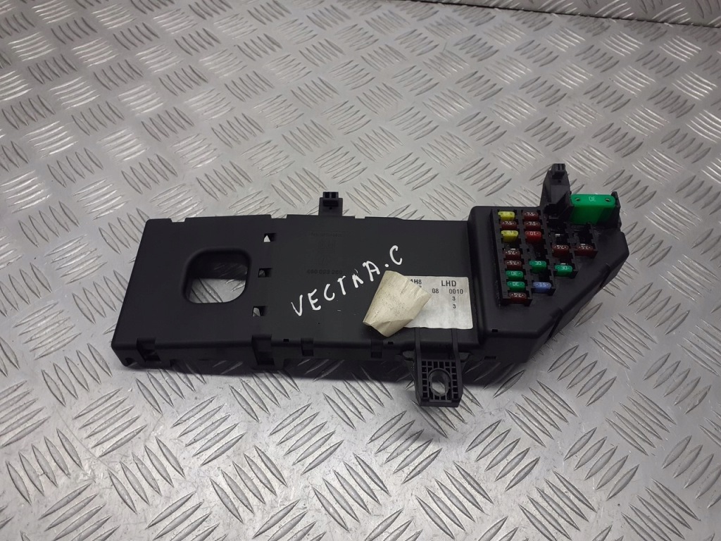Купить Коробка предохранителей opel vectra c 1.9 cdti 13223679