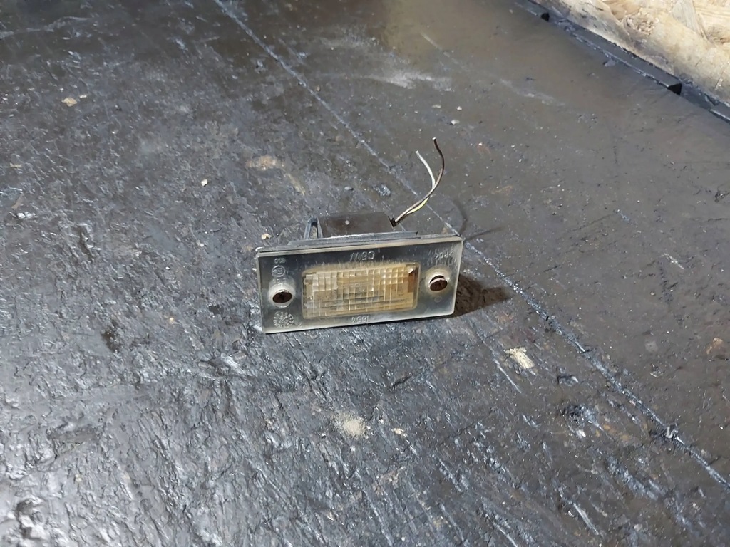 фото №7, Лампа освітлення задній номерного знака реєстраційний audi a3 8l lift 8d9943021h