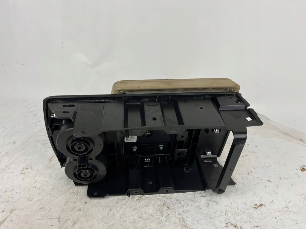 фото №10, Подлокотник консоли tesla model x 104880400a