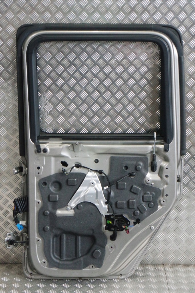 Двері правий задній mercedes w463/4 c944 9859 Недорого