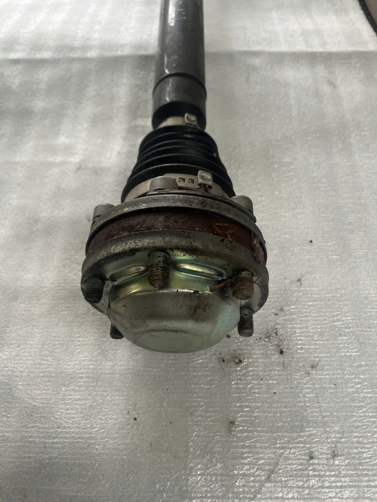 Приводной вал правый  5k0407272c audi skoda seat vw golf vii Недорого