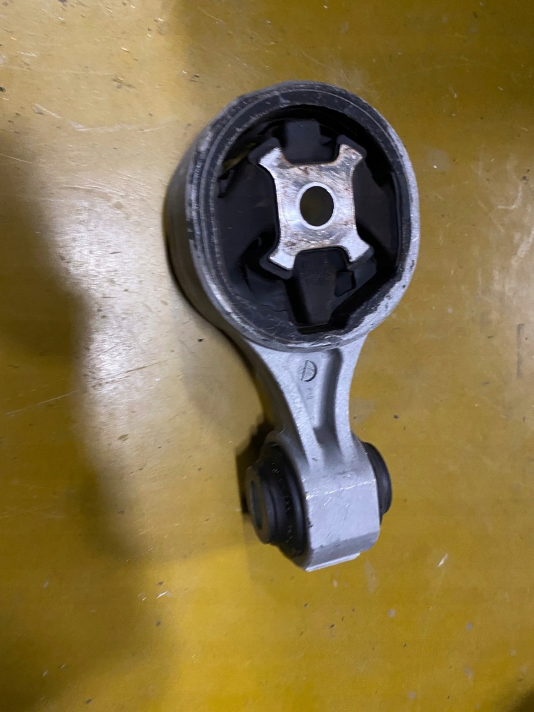 фото №1, Кронштейн подушка коробки 2.0 dci nissan x-trail t32