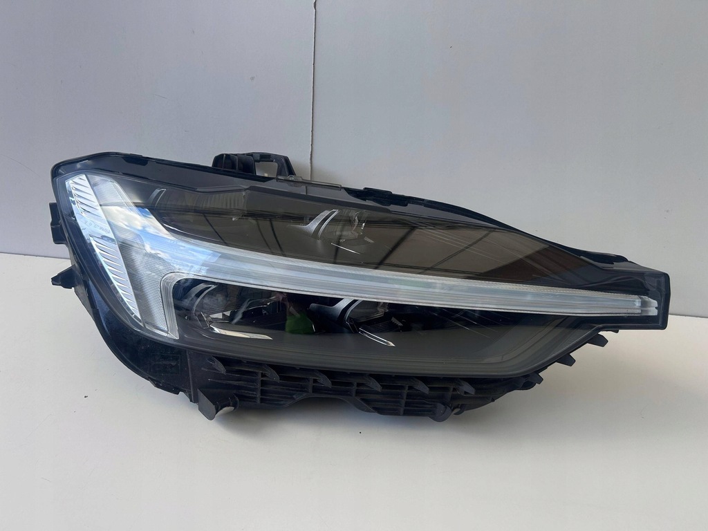 фото №1, Volvo xc60 lift лампа правая full led 32337383