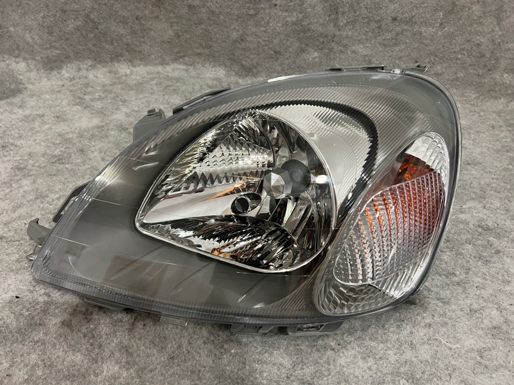 фото №1, Toyota yaris i 99-02 левая лампа передняя