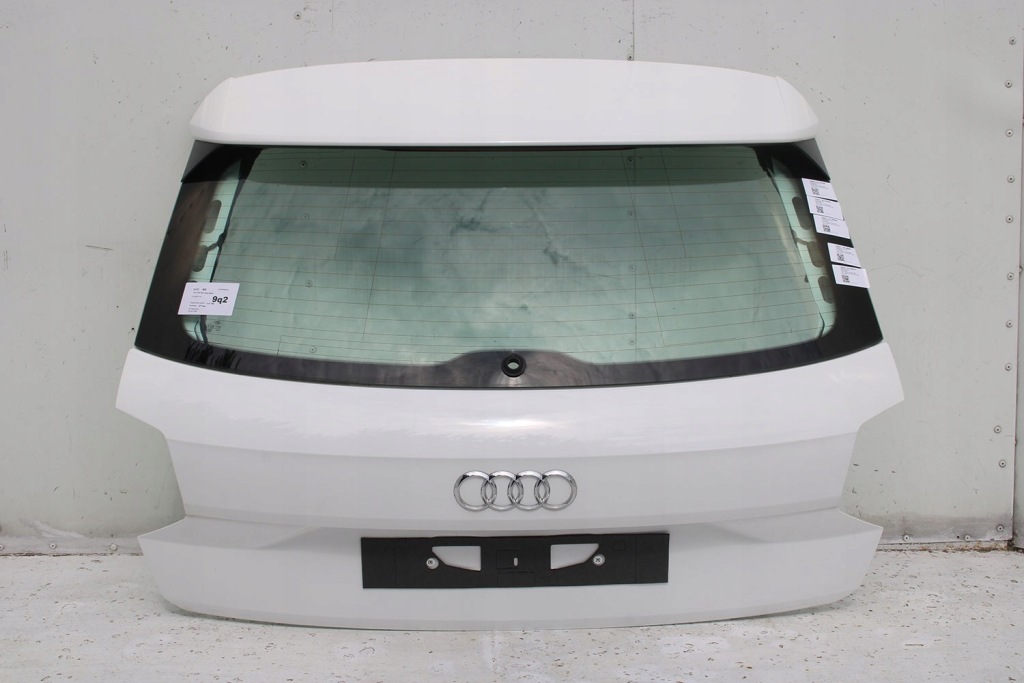 Audi q2 задня бампер + кришка багажника багажника + лампи лампа задній колір: t9t9 ly9c в Україні