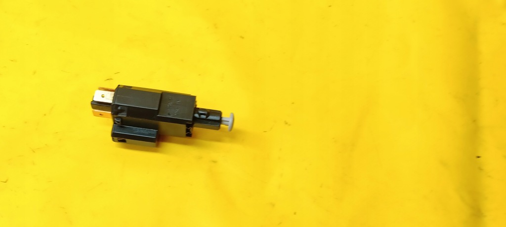 Датчик гальма zafira a 99-05r 15619l Зі Шроту