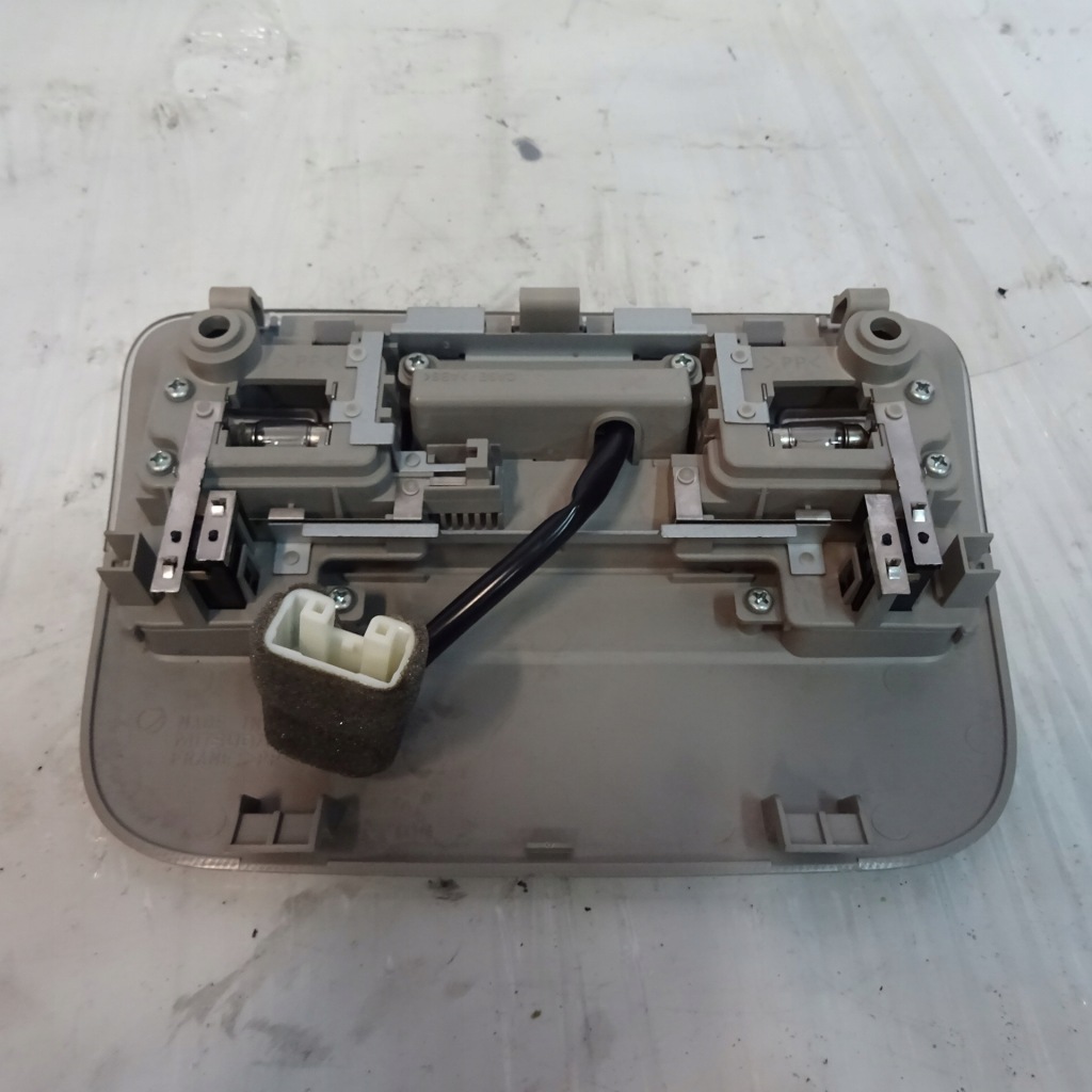 фото №2, Subaru legacy iv лампа салону vc12-006