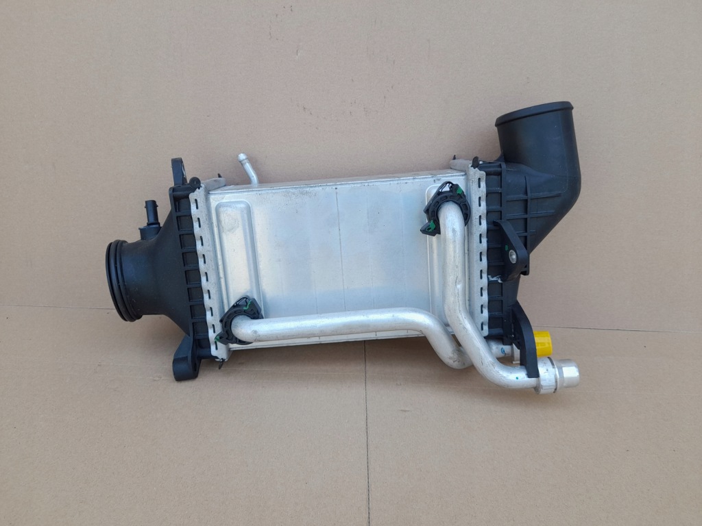 Купити Інтеркулер a2740900414 mercedes benz