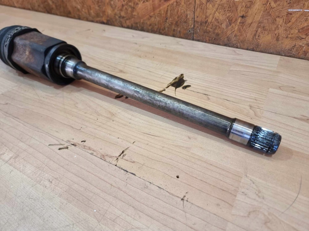 Bmw f10 f11 550d xdrive привідний вал правий передня az759304404 Оригінал