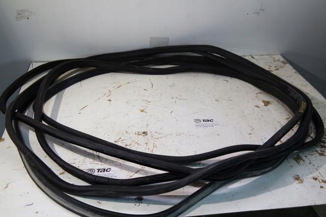 фото №1, Прокладка ущільнювачі двері багажника mercedes w176