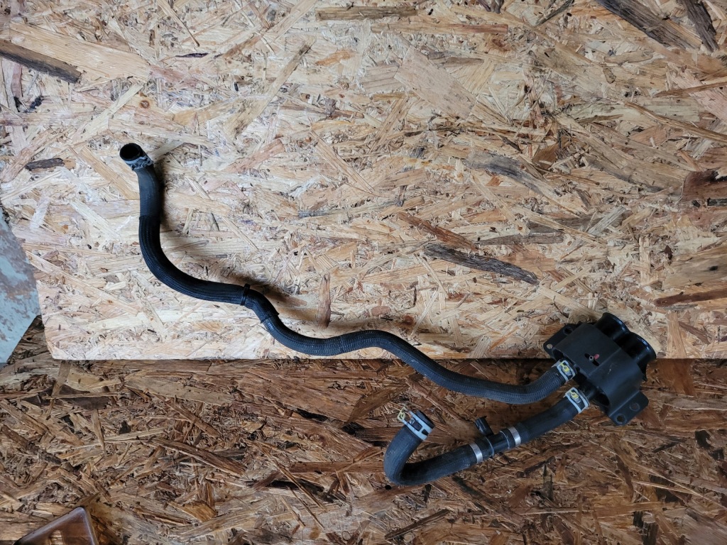 фото №1, З'єднувач води tesla model x 1003117-00