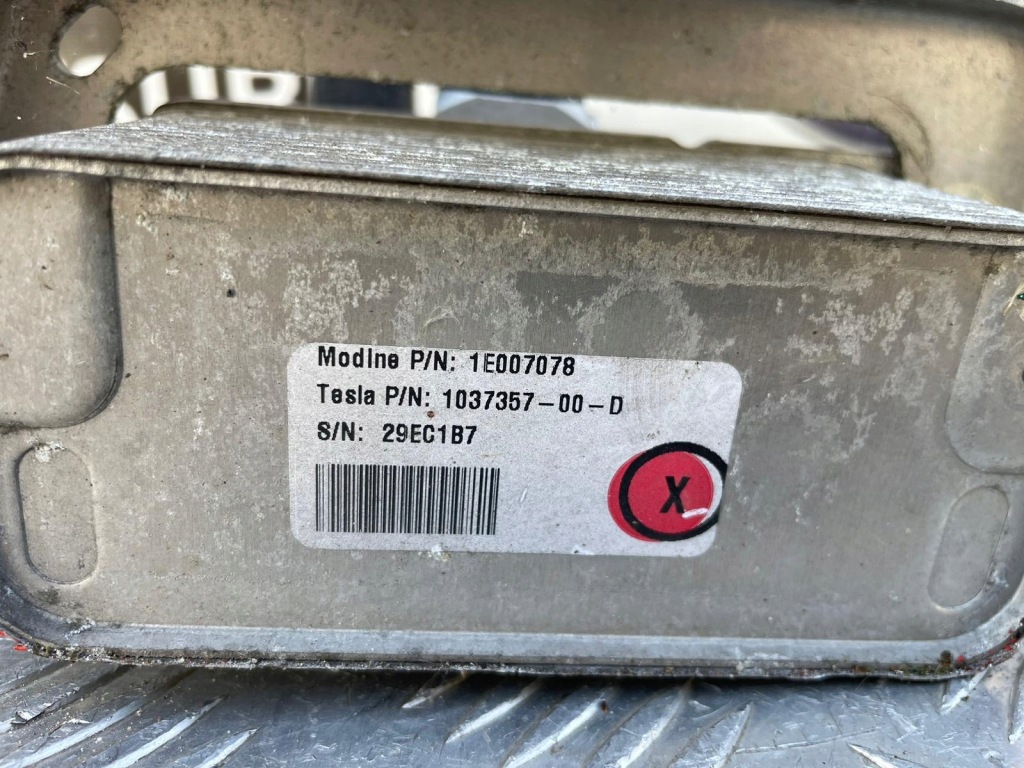 фото №3, Tesla model s теплообменник тепла радиатор 1037357