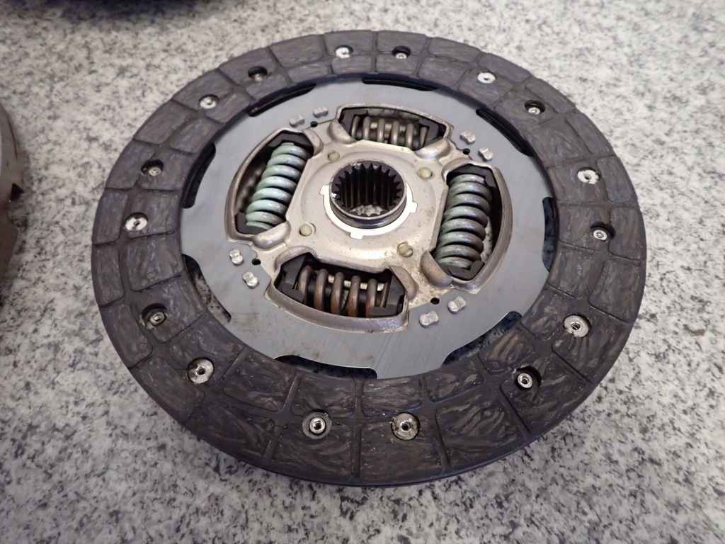 фото №8, Toyota auris 09- 1.33 benz зчеплення диск притиск