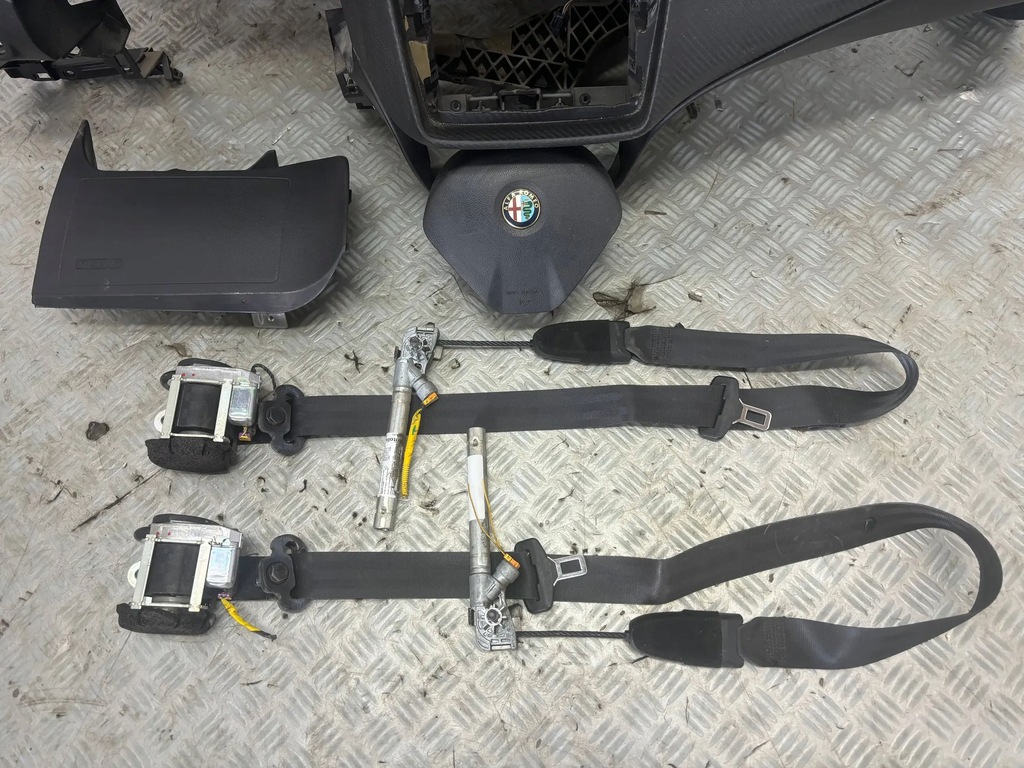 фото №3, Панель приладів консоль подушка безпеки ремені натягувачі комплект alfa romeo mito