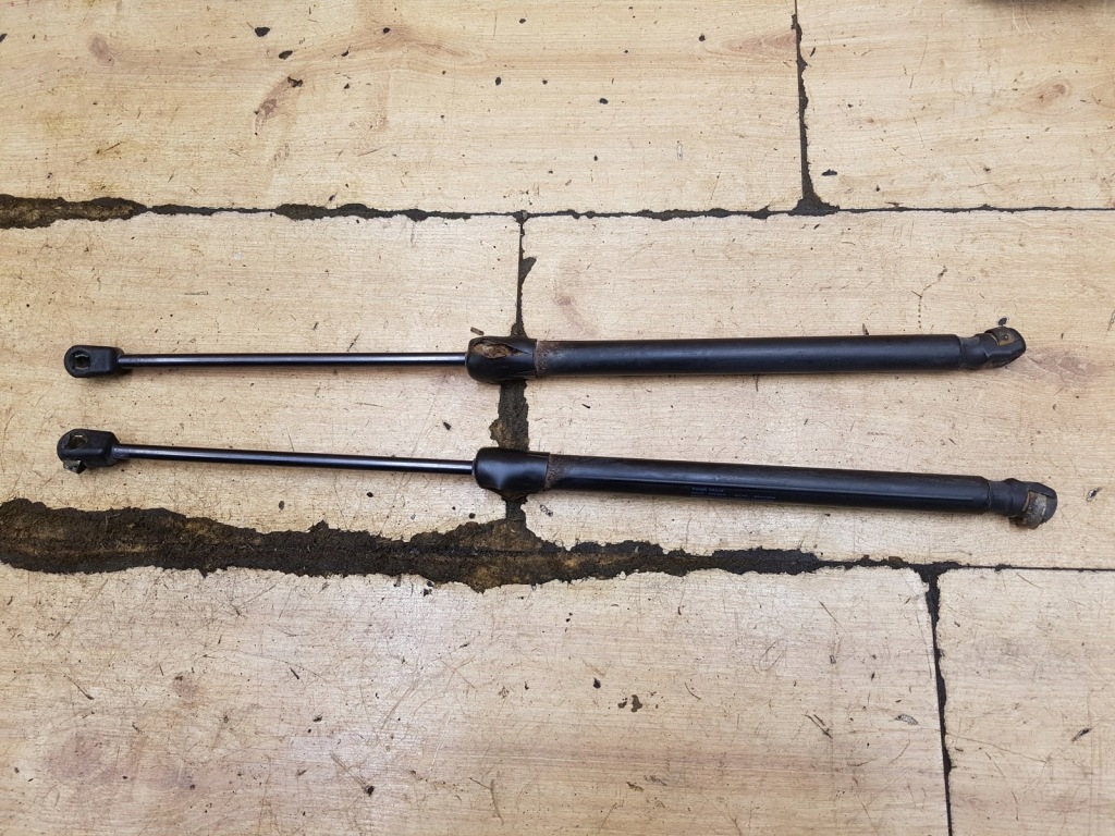 фото №1, Амортизаторы крышки багажника 2szt комплект vw golf v plus