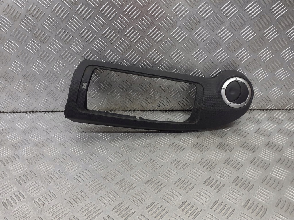 фото №1, Решётка правая обдув dacia sandero 1.4 8200739446