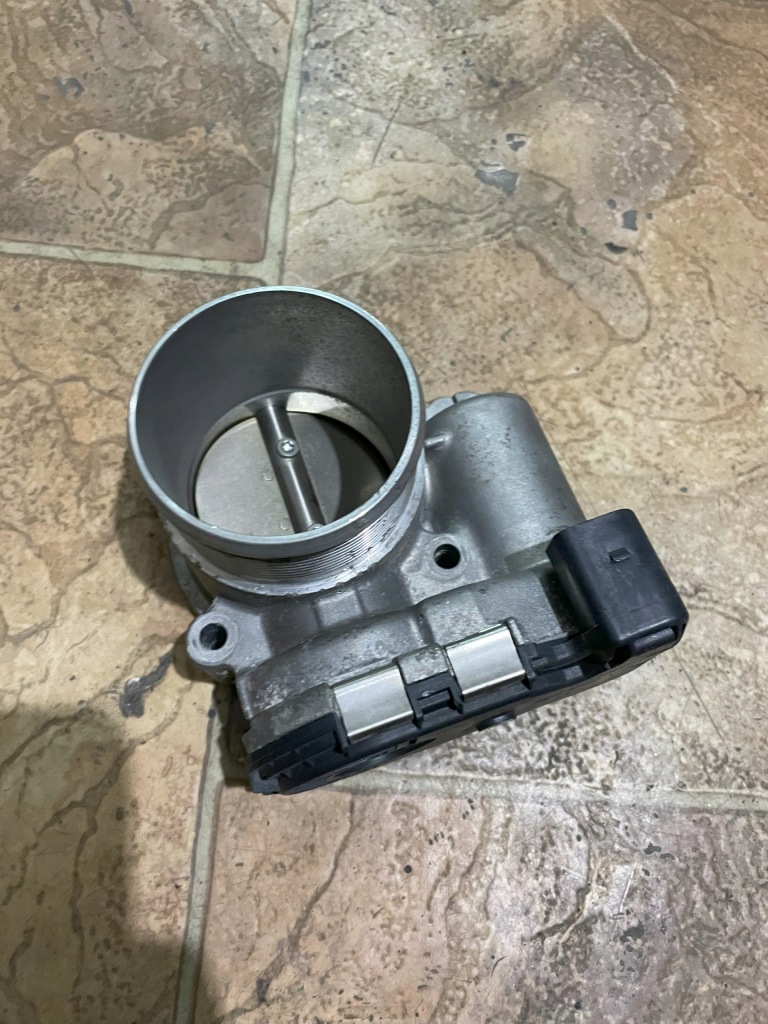 фото №1, Audi a4 b9 дроссельная заслонка 2.0tfsi cym 06k133062as