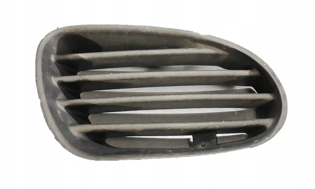 фото №1, Mitsubishi carisma решётка заглушка бампера правая