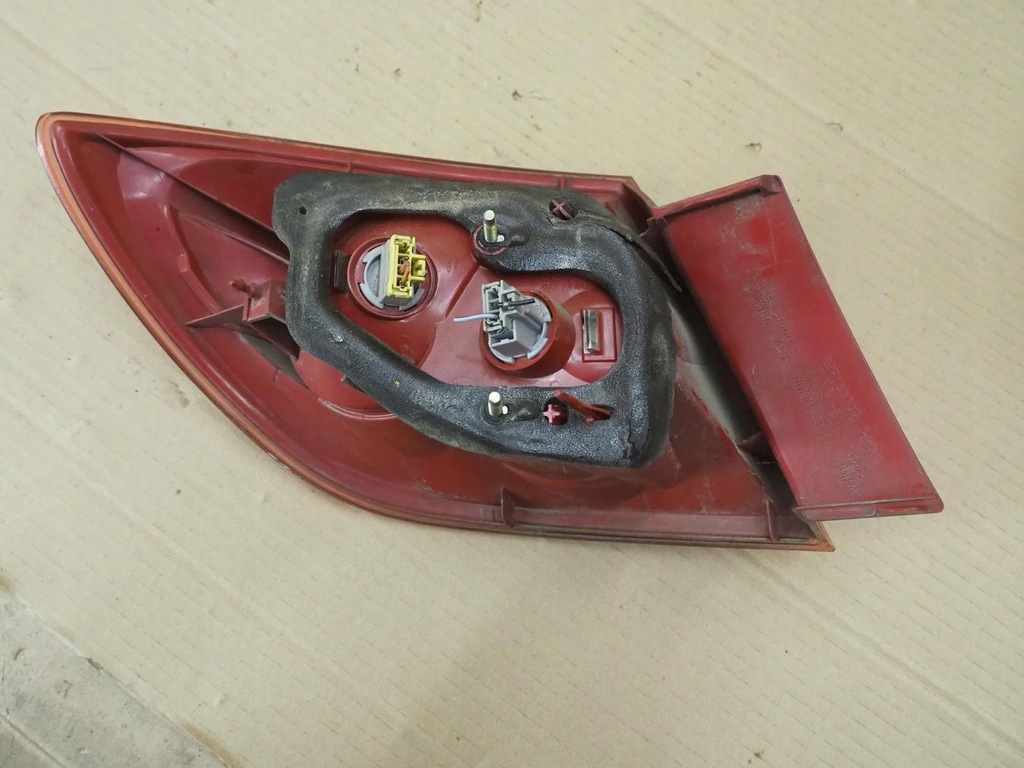 фото №14, Лампа права задня задня mazda 3 1 i bk hb 5d 04r