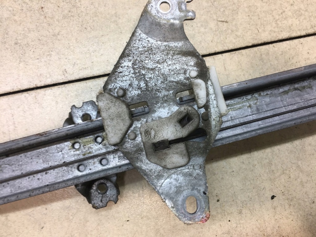 фото №9, Подъемник стекло правый перед primera p11 2 pin