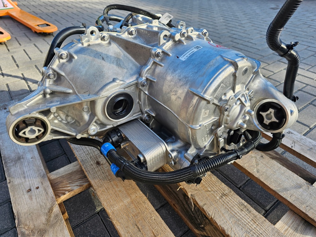 Tesla model y juniper performance двигатель задний  1666000-de-c Недорого